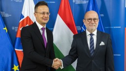 Zásobovanie Maďarska ropou je možné zabezpečiť len dovozom z Ruska, povedal v Bratislave Szijjártó