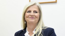 Výbor NR SR zastavil konanie voči primátorke Trenčianskych Teplíc i šéfke ÚDZS