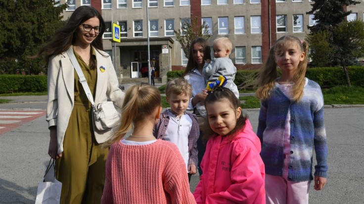 Ukrajinské deti utečencov nenavštevujú slovenské školy. Učia sa doma online