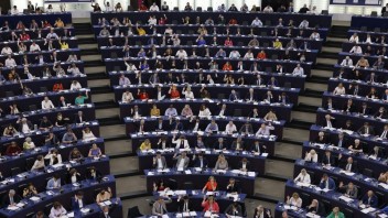 Prokuratúra v Bruseli potvrdila štyri väzby kvôli údajnej korupcii v europarlamente