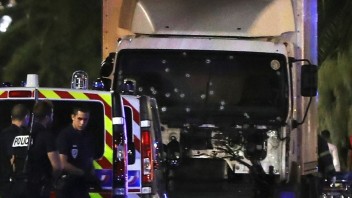 Francúzsky súd odsúdil ôsmich podozrivých z napomáhania pri útoku v Nice, padli tresty až 18 rokov