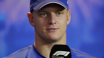 F1: Schumacher ukončil spoluprácu s Ferrari. Podpísal dohodu s Mercedesom