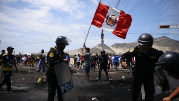 Demonštrácie v Peru pokračujú aj po vyhlásení výnimočného stavu. Zahynulo už deväť ľudí