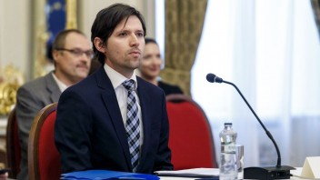 Výberová komisia odporučila vláde za kandidáta na predsedu protimonopolného úradu Beňu