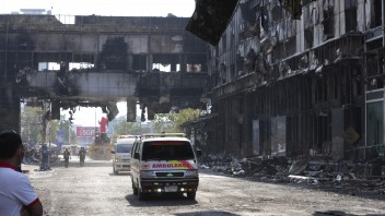 Počet obetí požiaru kasína v Kambodži stúpol na 27. Záchranári pátrajú po ďalších nezvestných