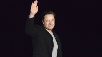 Musk sa stal prvý človekom na svete, ktorý schudobnel o 200 miliárd dolárov
