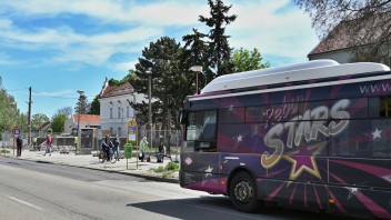V Trnavskom kraji čaká občanov lacnejšie cestovanie autobusmi. Ušetriť môžu stovky eur