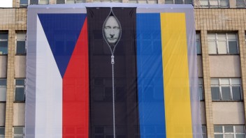 Polícia odložila prípad portrétu Putina vo vaku na mŕtvoly. Objavila sa na pražskom ministerstve