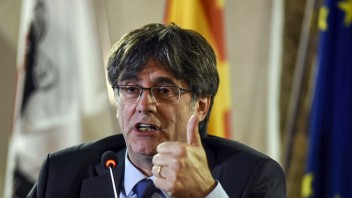 Španielsky súd zbavil katalánskeho expremiéra obvinení z poburovania, ponechal však tie zo sprenevery