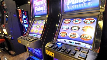 ROZHOVOR: Hazard na pár klikov. Psychológ popísal znaky gamblera