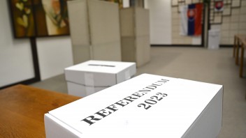 Štátna volebná komisia potvrdila neplatnosť referenda. Zúčastnilo sa ho vyše 27 percent voličov