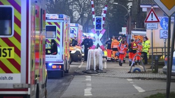Dvaja ľudia zomreli pri útoku nožom vo vlaku v Nemecku