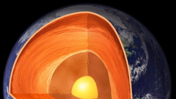 Vnútorné jadro Zeme sa takmer zastavilo a zrejme mení smer rotácie, uvádza nová štúdia