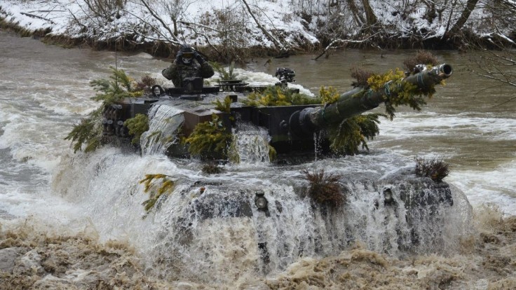 Varšava je pripravená dať Ukrajine 60 modernizovaných tankov, uviedol poľský premiér