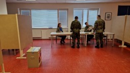 Prezidenta si volia aj českí vojaci na Slovensku, zriadili pre nich miestnosť priamo na Lešti