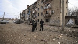 Ruská raketa zasiahla obytný dom v Charkove. Útok si vyžiadal zranených i obeť