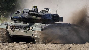 Západné tanky môžu Ukrajine významne pomôcť v boji, experti však varujú pred možnými rizikami