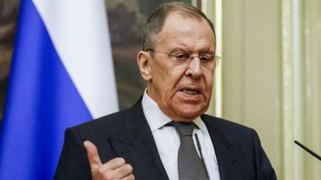 Lavrov kritizoval Západ za podporu Kyjeva a kriesenie nacizmu, vyzdvihol postoj Gruzínska