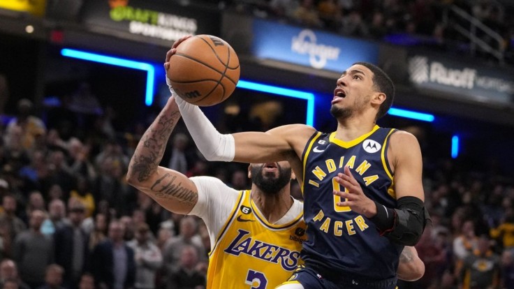 NBA: Lakers tesne vyhrali na palubovke Indiany Pacers, James sa priblížil k historickému rekordu