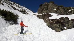 Turisti, pozor! Na horách platí zvýšené lavínové nebezpečenstvo