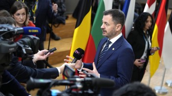 Slovensko v otázke migrácie nepodporuje výstavbu plotov na hraniciach EÚ, povedal Heger