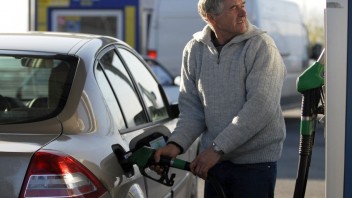 Benzín Natural 95 opäť zdražel, cena nafty mierne klesla