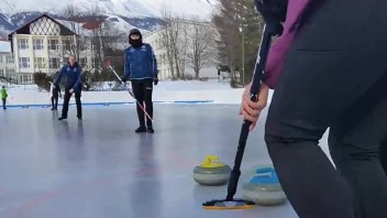 V Tatranskej Lomnici sa uskutočnil prvý vonkajší curlingový turnaj na Slovensku