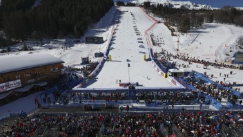 Rýchly koniec slovenských lyžiarov v paralelných pretekoch na MS. Podľahli domácim Francúzom 0:4