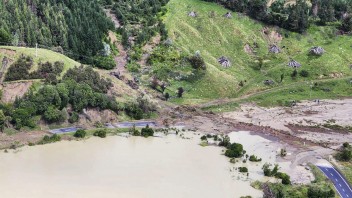 FOTO: Nový Zéland zasiahla tropická cyklóna, vyžiadala si niekoľko obetí