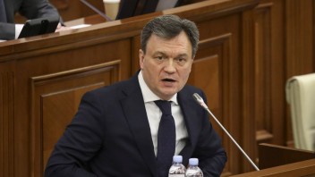 Moldavský parlament schválil novú vládu, prozápadný kabinet povedie Dorin Recean