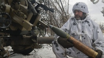 Slovensko blokuje opravu zbraní z Ukrajiny, píše nemecký server. Naď to odmieta