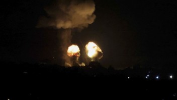 Izrael vykonal raketový útok na sýrsky Damask, zahynulo najmenej 15 ľudí