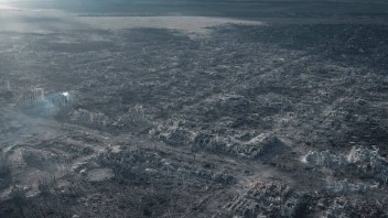 Marjinka už neexistuje. Ukrajinské mesto pochovali ruské útoky, objektívy zachytili obrovskú skazu