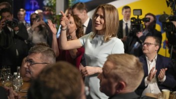 Estónske parlamentné voľby vyhrala strana premiérky Kallasovej, účasť bola rekordná