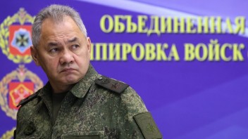 Dobytie Bachmutu je kľúčové pre spustenie ďalšej ofenzívy, tvrdí Šojgu. Ukrajine slúži ako obranná os