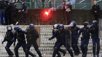Francúzi opäť štrajkovali proti dôchodkovej reforme, účasť bola rekordná