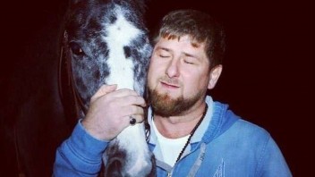 Kadyrov sa hnevá. Jeho kôň, ktorého ukradli v Česku, sa vraj stal obeťou sankcií