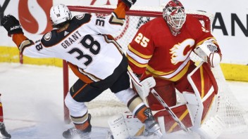 NHL: Hokejisti Calgary v zostave bez Ružičku podľahli Anaheimu, Florida zdolala Chicago