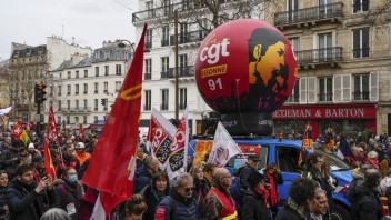 Vo Francúzsku protestovalo proti dôchodkovej reforme 368-tisíc ľudí, menej ako naposledy