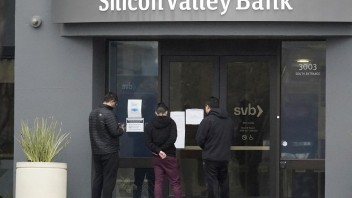 Pád Silicon Valley Bank vyvolal obavy, objavujú sa trhliny v globálnom finančnom systéme