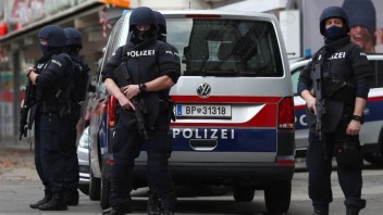Polícia varuje pred teroristickými útokmi na kostoly vo Viedni, posilnila jednotky