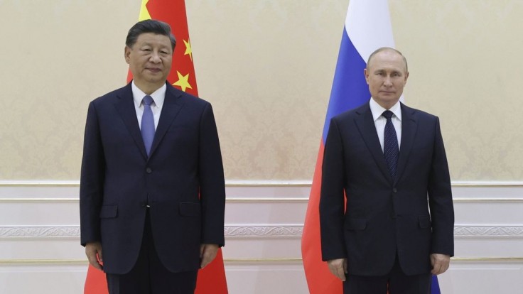 Čínsky prezident Putinovi navrhne schémy obchádzania sankcií, myslia si analytici