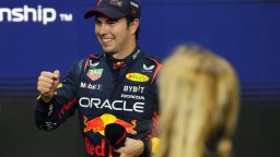 F1: Perez získal pole position v Saudskej Arábii, Verstappen nepostúpil