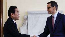 Morawiecki sa stretol s japonským premiérom, varoval pred spoluprácou Ruska a Číny