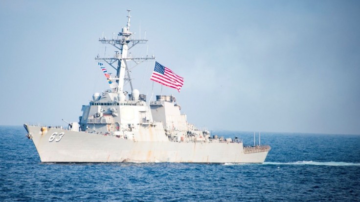 Čína tvrdí, že sledovala a odohnala americký torpédoborec. USA informáciu popreli
