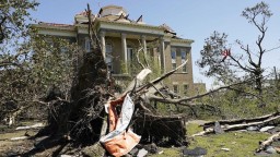 Mississippi a Alabamu zasiahli tornáda a silné búrky. Vyžiadali si najmenej 26 obetí
