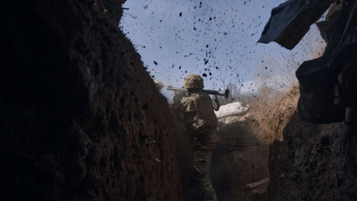 Ukrajina bola nútená financovať vojnu tlačením peňazí, tomu je však koniec