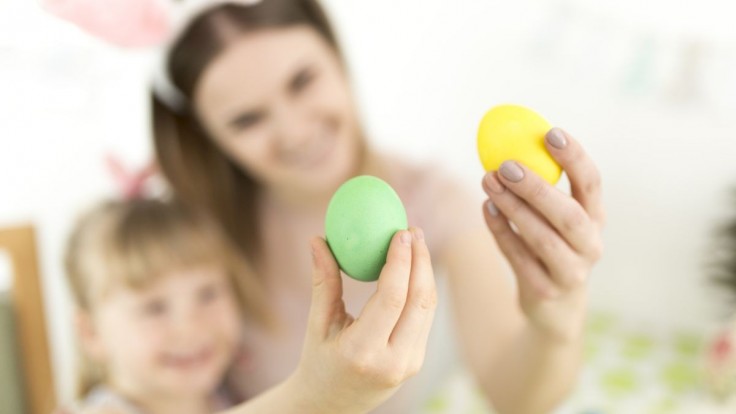 Dokonalé kraslice: Vajíčka zvládnete vyfúknuť aj jedinou dierkou, pomocou tohto!