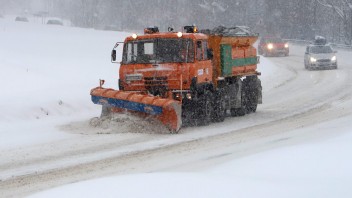 FOTO: Zima ešte nepovedala posledné slovo. Sneženie skomplikovalo dopravu na viacerých miestach