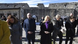 FOTO/VIDEO: Čaputová a líder Estónska navštívili Spišský hrad. Prezident Schuster si zaspomínal na zahraničných hostí